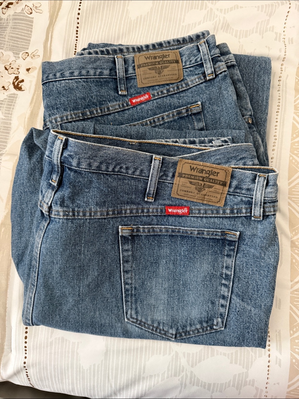 Wrangler Men's Light Blue Relaxed Fit Denim Jeans 48X32. 2 pairs EUC